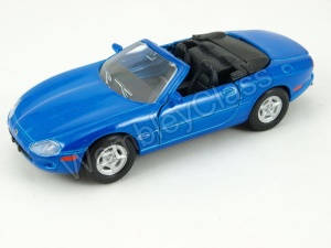 Jaguar XK8 1:34-39 model WELLY