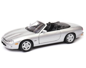 Jaguar XK8 model Welly w skali 1:24