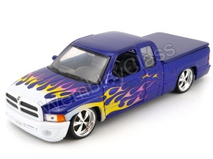 Dodge Ram Quad Cab 1500 Sport 1:24 HOT RIDER WELLY