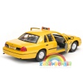 Ford_Crown_Victoria_NY_TAXI_70.jpg