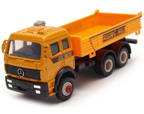 Mercedes-wywrotka_00.jpg