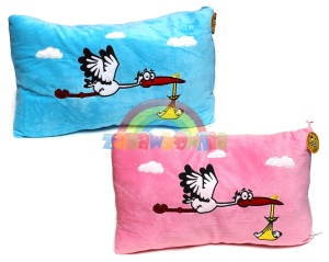 Miękka poduszka przytulak  - bocian z dzidziusiem