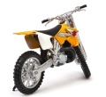 Suzuki_RM250_40.jpg