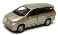 Toyota_Innova_43618_000.jpg