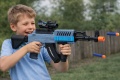 Duży karabin na baterie na miękkie strzałki - dźwięk światło AK47