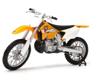Suzuki RM250 1:18 model motocykla WELLY