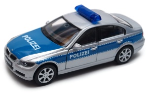 BMW 330i policja 1:34-39 model WELLY