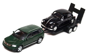Volkswagen Touareg i Volkswagen Beetle laweta 1:34-39 model WELLY